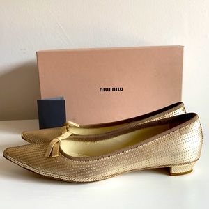 Women’s beige Miu Miu sequin flats. Size 40.